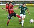 Bild: otr
Benjamin Urban (links) in Aktion. Zusammen mit seinem Trainerkollegen Klaus Moucha geht der Spielertrainer des SC Luhe-Wildenau optimistisch in die Landesligasaison.