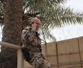 Bild: Bundeswehr/exb
Der Kümmersbrucker Offizier Rico S. im Feldlager in Bagdad. Im Hintergrund sieht man die "T-Wall", eine Mauer aus t-förmigen Betonteilen mit Stacheldraht, die die Einrichtung umgibt. Sicherheit sei immer noch ein Thema in Bagdad, sagt S.