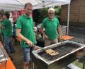 Bild: sei
Ein tolles Team am Bratwurstgrill gaben Siedlerchef Johannes Wittmann und dritter Bürgermeister Johann Gurdan ab. (von links).