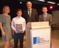 Bild: Kunz
Die Hans-Scholl-Realschule verabschiedet voller Stolz ihren Schulbesten. Von links: Klassleiterin Stefanie Müller, Luca Kunz, Schulleiter Michael Meier und Konrektor Christopher Kick.
