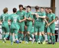 Bild: Hubert Ziegler
Freude bei den Spielern des 1. FC Schlicht: Erstmals in der Vereinsgeschichte gelang ein Pflichtspielsieg gegen den FV Vilseck.