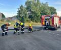 Bild: Fabian Zetzl/exb
Aktive der Feuerwehr Neuhaus legen die Leistungsprüfung ab.