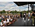 Bild: Petra Hartl
Die Tänzerinnen von der Tanzschule Seidl zeigten auf der Bühne coole Bewegungen. Das Kinderfest auf dem Landesgartenschaugelände war am Sonntag wieder ein Besuchermagnet. 50 Mitmachstände sorgten für Spaß und Abwechslung.
