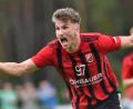 Bild: A. Schwarzmeier
Grenzenloser Jubel bei Nico Argauer: Der Stürmer sorgte mit seinem Treffer zum 3:1 gegen den FC Tegernheim für die Vorentscheidung.