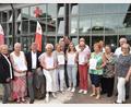 Bild: hcz
Die langjährigen Mitglieder freuen sich mit Leiterin Edeltraud Sperber (Links) und Ehrenkreisbereitschftsleiter Herbert Putzer (Zweiter von rechts) über eine Ehrung für ihr Engagement.