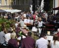 Bild: dob
Viele Gottesdienstbesucher aus dem Altlandkreis Vohenstrauß, aus Floß, Flossenbürg, Püchersreuth und Plößberg kamen auf dem Vorplatz der evangelischen Kirche zusammen. Die Posaunenbläser aus Floß und Vohenstrauß schickten unter Leitung von Angela Rucker musikalische Grüße in den Himmel.