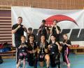 Bild: exb
Foto von links vorne:
Die erfolgreiche Amberger Kickbox-Mannschaft: (von links) Mila Wurster, Max Fizia, Jenny Wurster, Samantha Birrong und Josephine Fizia; (hinten von links): Coach Erich Aul, Rasmus von der Recke, Denny Franz, Coach Albin Kosiorek.