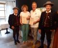 Bild: mag
Für Susanne und Hans Nägerl aus Illschwang (Mitte) gab es vom Heimatverein Birgland eine Ehrenurkunde. Rechts im Bild Vorsitzender Hans Niebler, mit seinem Stellvertreter Günther Meier (links).