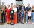 Bild: ral
Zahlreiche Gratulanten überbringe Gesine Jähnert (Zweite von links) die besten Wünsche zu ihrem 80. Geburtstag.