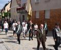 Bild: wku
Der Festzug, angeführt von den Ehrengästen und dem Jubelverein, auf dem Weg von der Kirche zum Innenhof des Rathauses, wo gefeiert wurde.