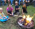 Bild: Stadtmuseum Sulzbach-Rosenberg/exb
Alle Pfadfindergenerationen des Vereins Stamm Graf Gebhard – ob schon über 60 Jahre im Verein oder nur wenige Wochen – trafen sich zu einem romantischen Abend im Garten des Stadtmuseums Sulzbach-Rosenberg.