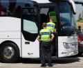Bild: Robert Michael / dpa
Bei der Kontrolle eines Fernreisebusses auf der A 6 entdeckten die Fahnder der Waidhauser Bundespolizei eine von Syrien nach Prag geschleuste Familie, die nach eigenen Angaben auf der Durchreise nach Baden-Württemberg war.