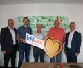 Bild: wfw
Bei der Spendenübergabe (von rechts): Vorstand Klaus Wild, Roland Fritsch, Zweiter Vorsitzender Alfred Härtl, Vorsitzender Ludwig Koller und Prokurist Ulrich Reindl.