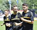 Bild: Hubert Ziegler
Markus Ziereis (Mitte) wechselt von der SpVgg Bayreuth zum VfB Oldenburg. Rechts ist der einstige Bayreuther und jetzige Gebenbacher Johannes Golla, links Dennis Lippert.