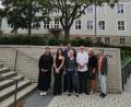 Bild: Mittelschule Waldsassen/exb
Besonders gewürdigt wurden die Absolventen mit den besten Prüfungsergebnissen. Im Bild (von links) Melis Kaynak und Anna Eisenmann (beide VK 10/2), Klassenleiter Stephan Raps, Klassenleiterin Sandy Wendt, Lukas Zeitler (9 GTK), Rektorin Claudia Strobel-Dietrich und Stellvertreterin Petra Burger.