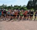 Bild: jr
Insgesamt 188 Läuferinnen und Läufer gingen am Samstag beim 9. Rennen um den diesjährigen OVL-Cup beim TuS Mitterteich an den Start. Im Bild der Start über 3600 und 7200 Meter, mit im Bild der Tagesschnellste der Herren, Andreas Hecht, mit der Startnummer 193.