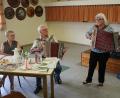 Bild: bjp
Mit Preißach und Trabitz sind Sieglinde Wick, Rudolf und Monika Fink (von links) von Kindheit auf verbunden. Wohl auch deshalb bereiten ihnen die Auftritte bei den Festen der Burkhardsreuther Landvolkgruppe besonderes Vergnügen.