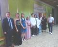 Bild: apr
Ehrung der Jahrgangsbesten: Im Bild von links Schulamtsdirektor Günter Tauber, Elternbeiratsvorsitzende Helen Neumann, Julia Lienert, Lanaa Al Lababidi, Altrim Bytyqi, Dritte Bürgermeisterin Christine Eisa, Meron Micael Negusse, Hrayr Marikyan, Konrektorin Sabine Meyer-Hofmann und Rektor Andreas Wuttke.
