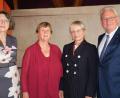 Bild: Hirsch
Der Präsident des Oberlandesgerichtes Nürnberg, Thomas Dickert (rechts), und seine Stellvertreterin Waltraut Bayerlein (links), verabschiedeten Amtsgerichtsdirektorin Petra Froschauer (Zweite von links) und führten ihre Nachfolgerin Michaela Frauendorfer (Zweite von rechts) in das Leitungsamt ein.