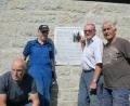 Bild: sh
Die neue Geschichtstafel präsentierten (von links): Buchbergfreund Gerhard Häckl, Trachtlerchef Erwin Meier, stellvertretender HVV-Vorsitzender Hans Grieger und HVV-Wanderwart Heinz Gebhardt.