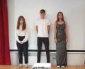 Bild: Christine Wocheslander/exb
Sie sind die besten Absolventen der Montessori-Schule in Amberg (von links): Lotte Rebmann (1,0), Michael Ehbauer (1,33) und Milla Kuhnert (1,0).