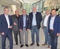 Bild: Kunz
Geschäftsführung und Aufsichtsrat der Stadtbau Weiden: (von links) Günther Kamm, Stefan Rank, Rudolf Winter, Peter Wittmann, Wolfgang Hohlmeier und Oberbürgermeister Jens Meyer.