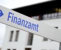 Bild: Tobias Hase/dpa
Falls noch nicht erledigt: Die Frist für die Steuererklärung 2021 läuft im August aus.