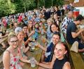 Archivbild: Petra Hartl
Neun Tage geht das Annabergfest jedes Jahr. Viele finden die Idee gut, auch nachher für einige Wochen einen Biergarten am Berg zu betreiben und die Besucher dort zu bewirten.