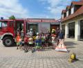 Bild: Michaela Teubner/exb
Die Drittklässler der Grundschule Konnersreuth besuchten kurz vor dem Ferienbeginn die örtliche Feuerwehr.
