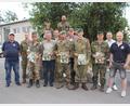 Bild: frd
Den Erstplatzierten gratuliert der Vorsitzende der RK Oberviechtach, Werner Müller (links), der Vorsitzende der KSK Oberviechtach Christian Schießl (rechts) und für die Soldaten der Kommandeur des Panzergrenadierbataillons 122, Oberstleutnant Ralf Gregori (Zweiter von rechts).