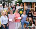 Bild: mab
Die Freude bei den Verantwortlichen und den Kindern der drei Schwarzenfelder Kindergärten war angesichts der Spendenbereitschaft des Frauenbundes groß. In drei Summen von jeweils 500 Euro wurde die Gesamtspende gedritttelt.