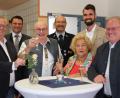 Bild: Hirsch
Metzgermeister und Gastronom Hans Jäger (Dritter von links) feierte den 75. Geburtstag. Dazu gratulierten Andreas Feller, Thomas Ebeling, Stefan Schenk, Ria Achhammer, Tim Dirmeier und Hans Vornlocher (von links).