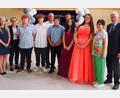 Bild: Sabine Graser/exb
Die Jahrgangsbesten der Mittelschule Erbendorf mit Schulleiterin Sabine Graser (links) und den Bürgermeistern sowie Elternbeiratsvorsitzendem Martin Gallersdörfer (Fünfter von rechts).