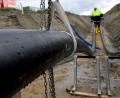 Symbolbild: Carsten Rehder/dpa
Noch gibt es keine Gleichstrom-Erdkabel des Süd-Ost-Links durch den Landkreis Schwandorf. Das Bild zeigt Arbeiten an der Stromtrasse Nord-Link bei Büsum.