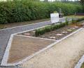 Bild: bkr
Die Nachfrage nach den 36 Urnengräbern ist groß. Freigegeben und reserviert werden sie voraussichtlich im September, wenn alle Arbeiten abgeschlossen und die Kosten kalkulierbar sind. Der schmucke Brunnen aus Granit ist fertig.