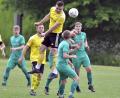Archivbild: Hubert Ziegler
Michael Hirschmann (Mitte) und der SV Hahnbach werden sich am Dienstagabend gewaltig strecken müssen, wenn die Würzburger Kickers zum Pokalduell zu Gast sind.