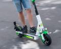 Symbolbild: Fabian Sommer/dpa
Die Polizei hat in Amberg einen 17-Jährigen kontrolliert, der mit einem E-Scooter unterwegs war.