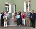 Bild: mma
Sie alle freuen sich über die gelungene Skulptur, die in Hahnbach an Maximilian Prechtl, den letzten Abt von Michelfeld, erinnert (von links): Alfred Wolf, Herbert Demleitner, Jaroslav Sindelar, Katrin Stiegler, Marianne Moosburger, Bürgermeister Bernhard Lindner, Hildegard Geismann, Ludwig Graf und Bürgermeister Peter Dotzler.