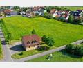 Luftbild: Robert Neuber/exb
Das Umfeld des Feuerwehrhauses Kastl (vorne) soll beplant werden. Rund 8000 Quadratmeter der angrenzenden Grüuflächen gehören der Gemeinde. Eine Machbarkeitsstudie soll aufzeigen, wie dort die künftige Kinderkrippe und die Erweiterung des Gerätehauses sinnvoll umgesetzt werden können.