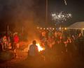 Bild: am
Ein Highlight des Fronhofer Dorffests ist das Feuerwerk, das auch viele Besucher vom Lagerfeuer aus verfolgen.