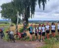 Bild: Johann Grünauer/exb
Zwei Tage sind die Radldamen des OWV Waldthurn auf den Radwegen an der Pegnitz, Vils und Haidenaab mit Organisatorin Johanna Grünauer (rechts) unterwegs.
