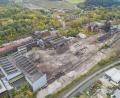 Archivbild: Thilo Hierstetter
Diese Drohnenaufnahme von 2022 zeigt den Westteil des Maxhüttengeländes: Das Stahlwerk ist rückgebaut, die teils massiv mit Schadstoffen belasteten Flächen liegen offen. Eine umfassende Nachfolgenutzung ist erst möglich, wenn die Giftstoffe professionell beseitigt sind – doch wer will das schon bezahlen?