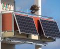 Symbolbild: Stefan Sauer/dpa
Diese zwei Solarmodule liefern Ökostrom vom Balkon in die Steckdose. Im Stadtrat Schönsee wird ein Zuschuss zu den Anschaffungskosten diskutiert.