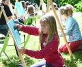 Bild: Gabi Schönberger
Kreative Kinder sind bei der Ferienprogramm-Aktion "Malen im Park" künstlerisch aktiv