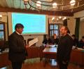 Bild: sne
Bürgermeister Edgar Knobloch vereidigt Helmut Amschler (rechts) als Nachfolger von Gerhard Stümpfl im Stadtrat.