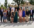 Bild: Walter-Höllerer-Realschule/exb
Ehrengäste und Schulbeste(vordere Reihe, von links): Stellvertretender Landrat Stefan Braun, Laura Spieß, Zweite Realschulkonrektorin Steffi Langenholt, Louis Graf, Maria Koch, Laura Purrer, Svenja Langer, Melina Ehrensberger, Dritte Bürgermeisterin Hildegard Geismann, Schulleiter Martin Zimmermann sowie (hintere Reihe, von links) Christoph Trettenbach, Lukas Liermann, David Zintl, Tommi Süß und Raphael Söhnlein.