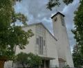 Bild: Gabi Schönberger
Sanieren? Entweihen? Verkaufen? Abreißen? Für die Pfarrkirche St. Elisabeth am Weidener Rehbühl gibt es etliche Ideen. Passiert ist mit dem Gebäude aus den 50er-Jahren aber: noch nichts.