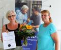 Bild: Tamara Deml/exb
Die Sachgebietsleiterin für Pflege der Johanniter in Ostbayern, Regina Kellerer (rechts) begrüßt die neue Pflegedienstleiterin Bettina Ruhland (links).