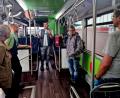 Bild: R. Kreuzer
Die Besucher können auch einen Blick in die neuen E-Busse werfen.