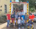 Bild: Kindergarten Piccolino/exb
Die Vorschulkinder des Kindergartens Piccolino und des Waldkindergartens Waldfüchse durften einen Rettungswagen inspizieren.